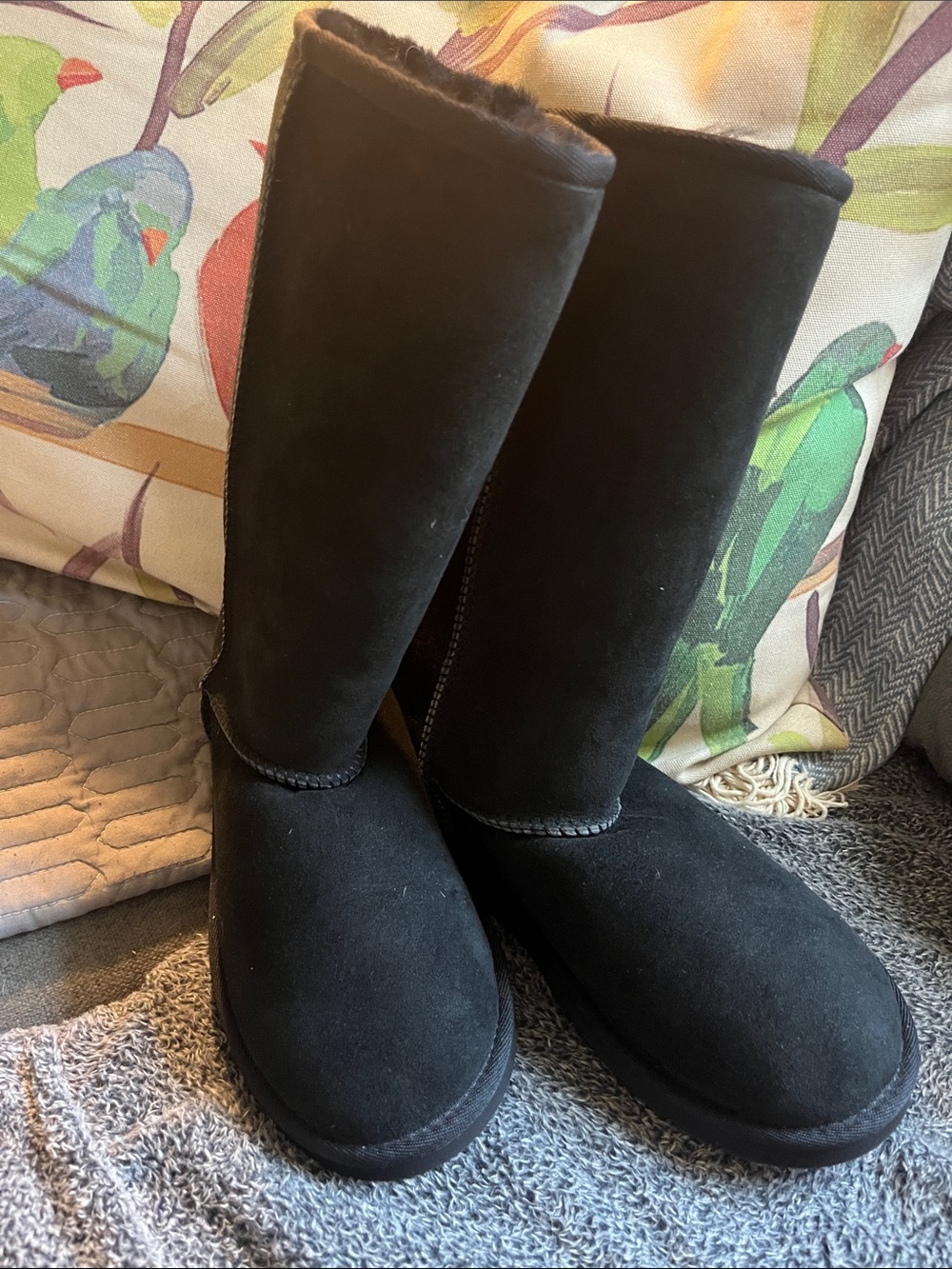 New Black Ugg Sz 4